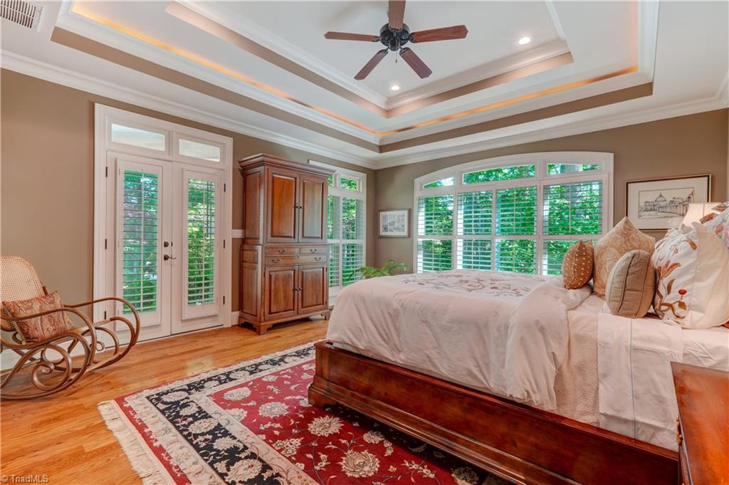 7001 Lake Henson Drive