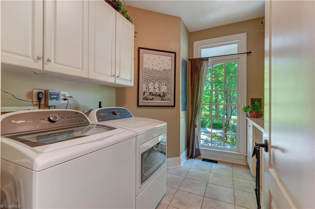 7001 Lake Henson Drive