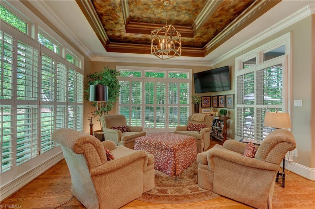 7001 Lake Henson Drive