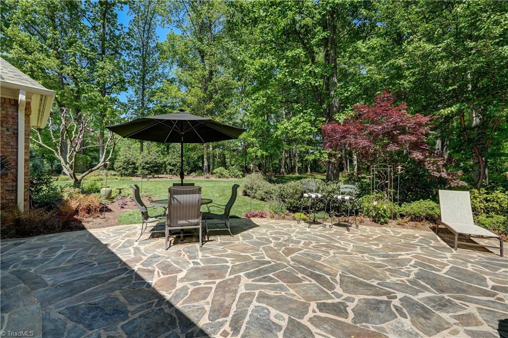 7001 Lake Henson Drive