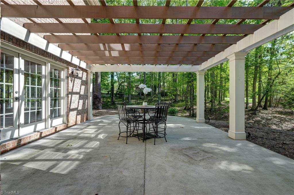 7001 Lake Henson Drive