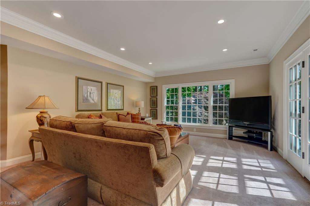 7001 Lake Henson Drive