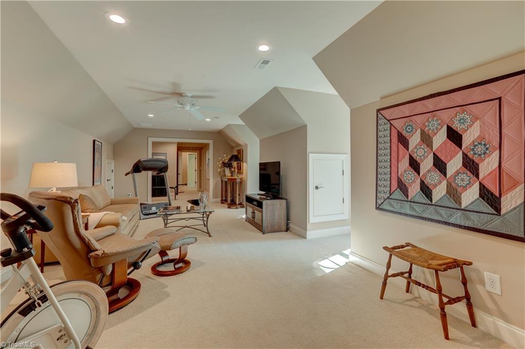 7001 Lake Henson Drive