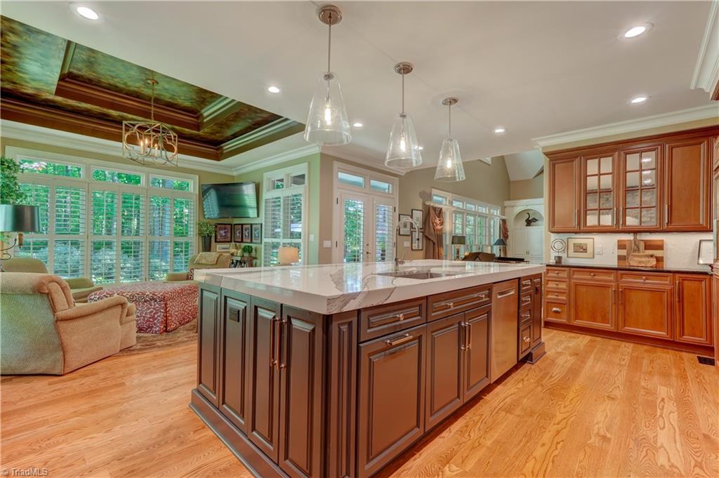 7001 Lake Henson Drive