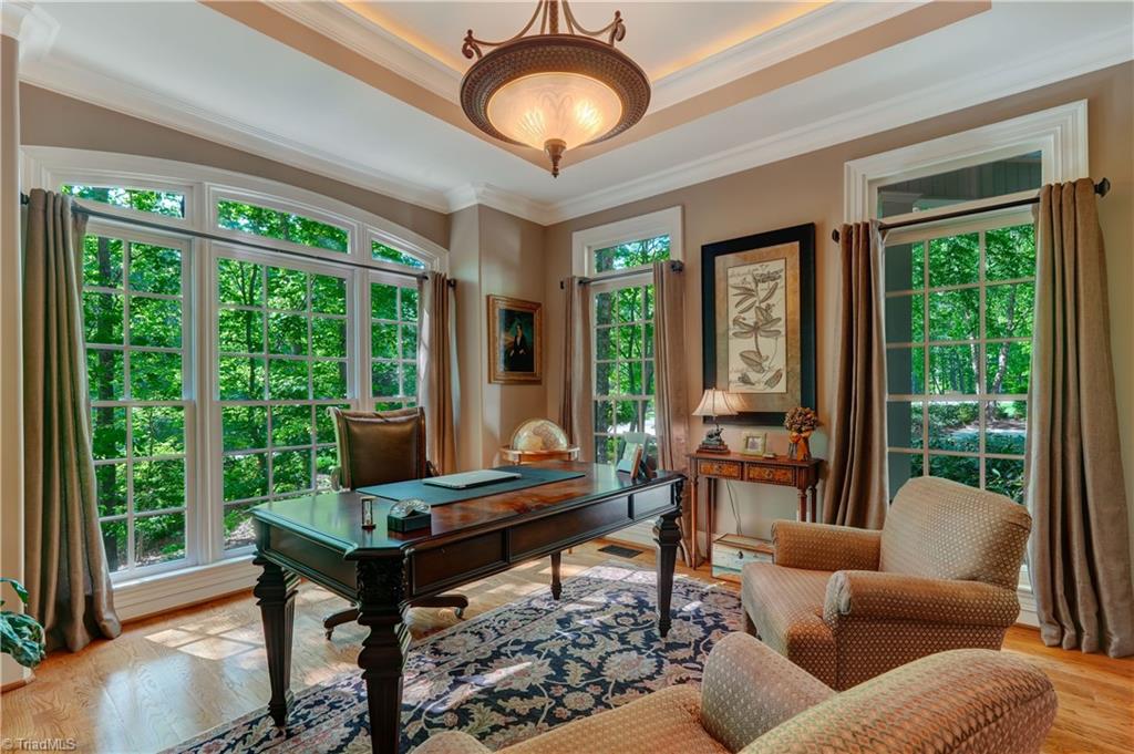 7001 Lake Henson Drive