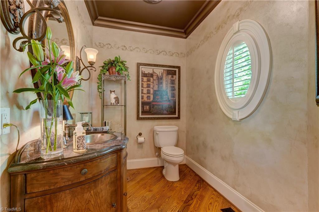 7001 Lake Henson Drive