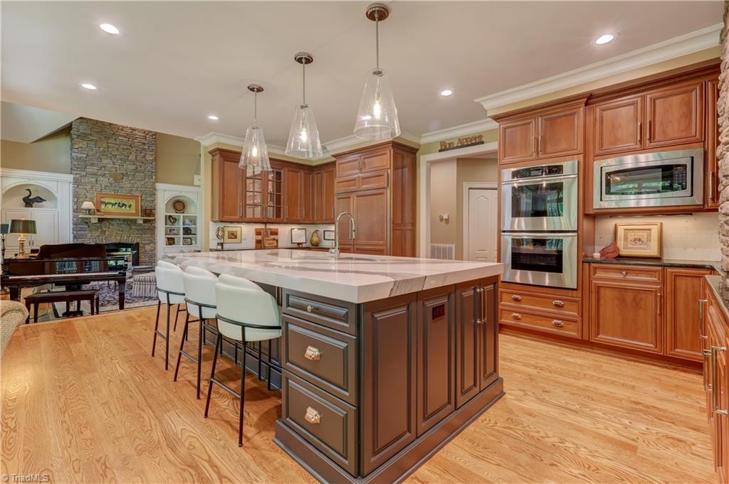 7001 Lake Henson Drive