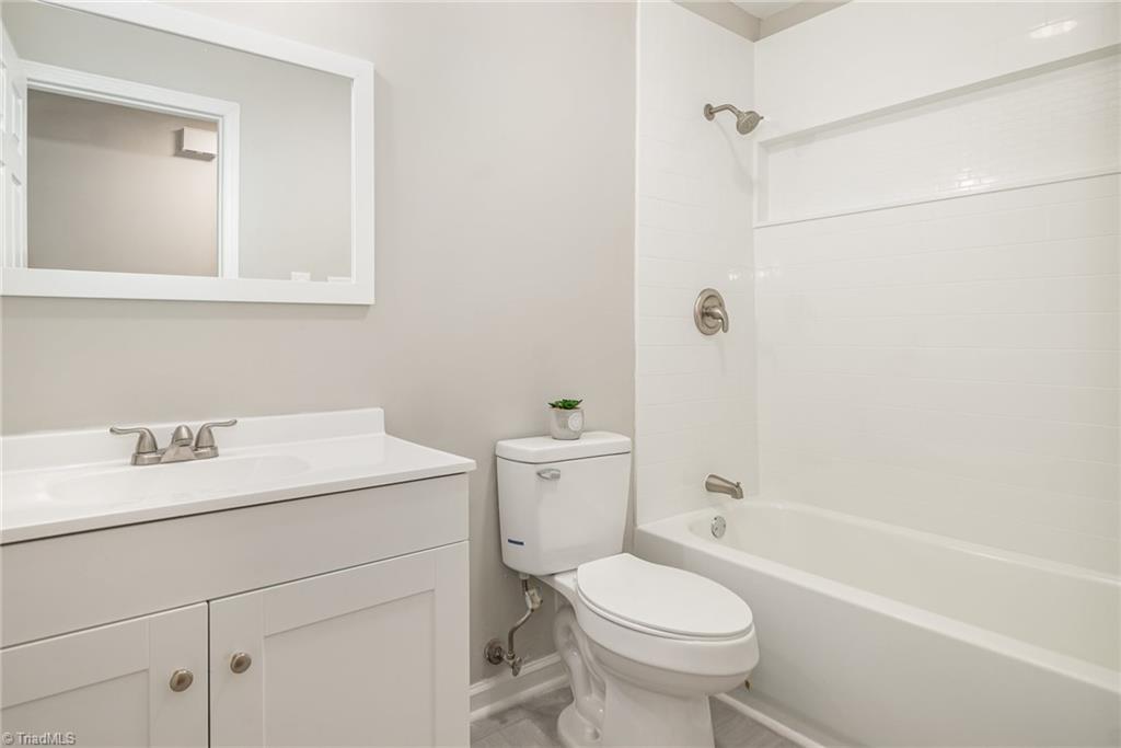 1700 Woodridge Avenue