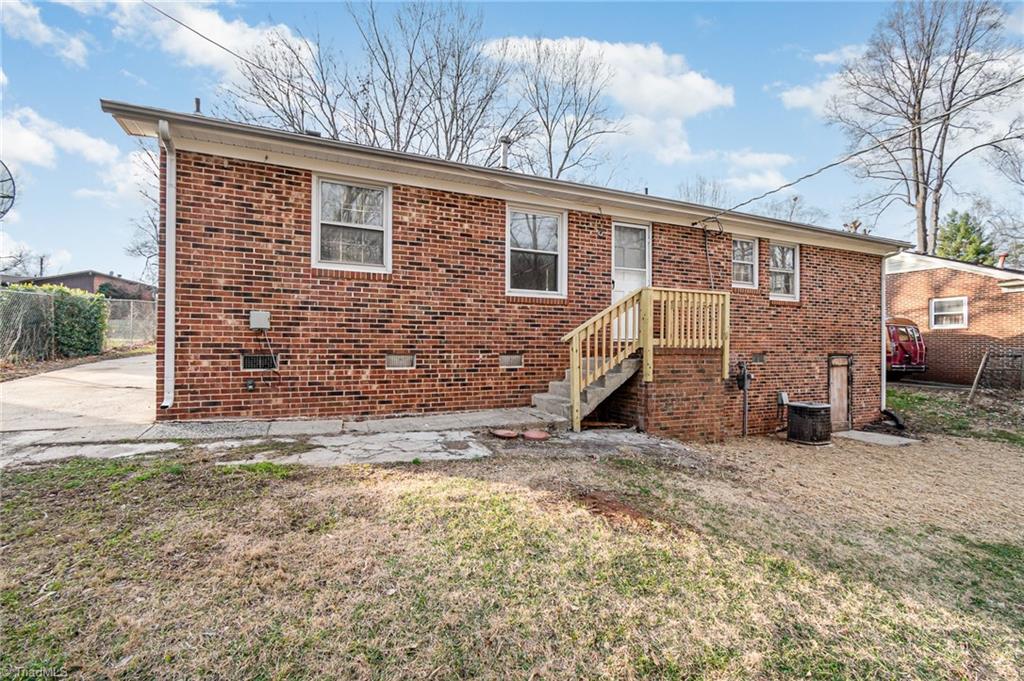 1700 Woodridge Avenue