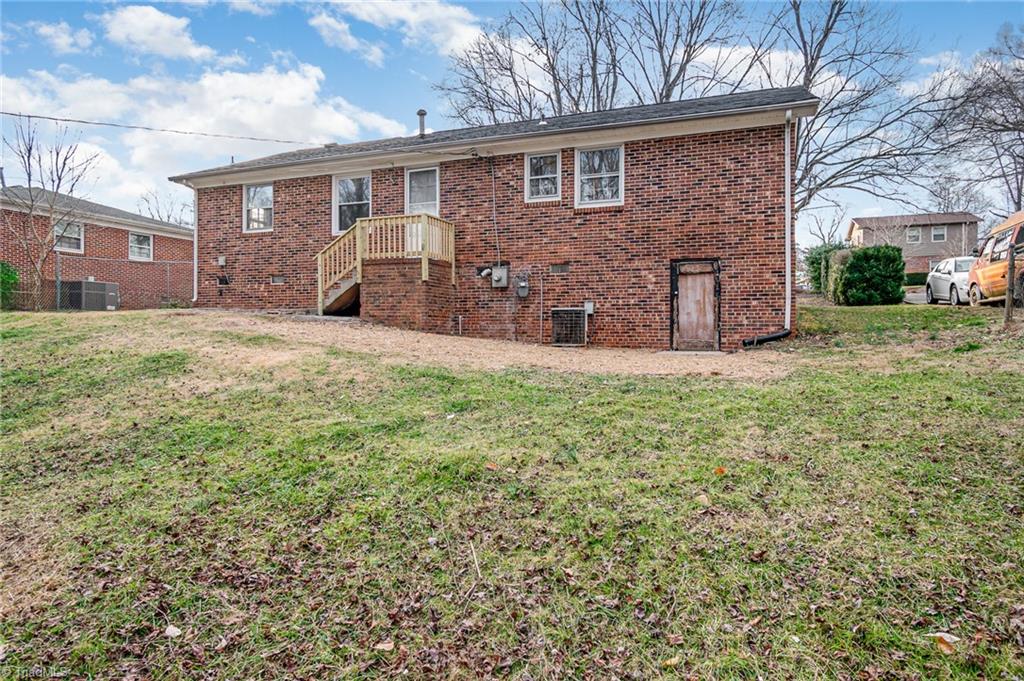 1700 Woodridge Avenue