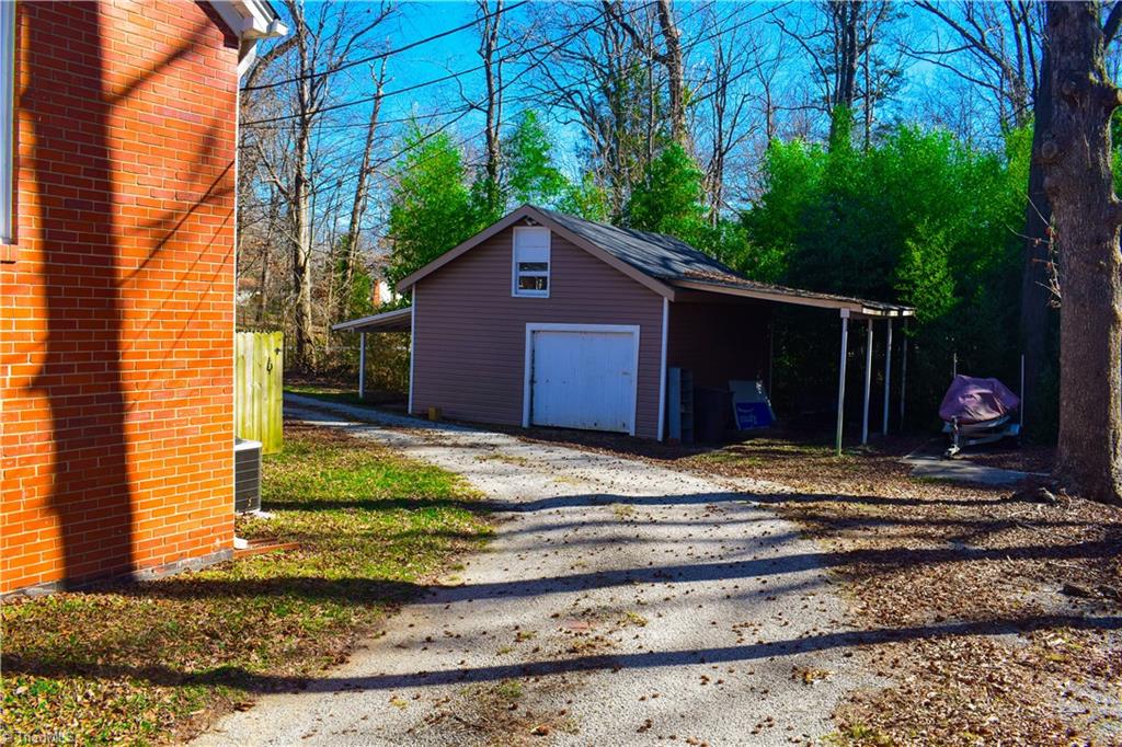 402 Oakview Road