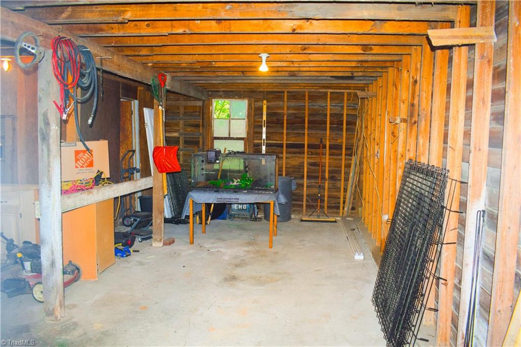 402 Oakview Road
