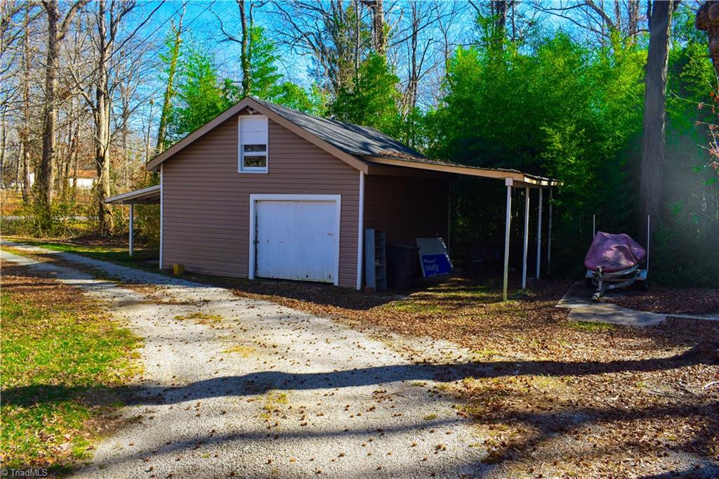 402 Oakview Road