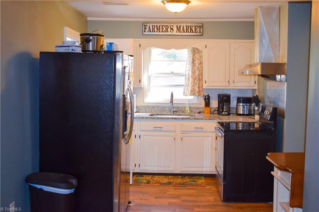 402 Oakview Road