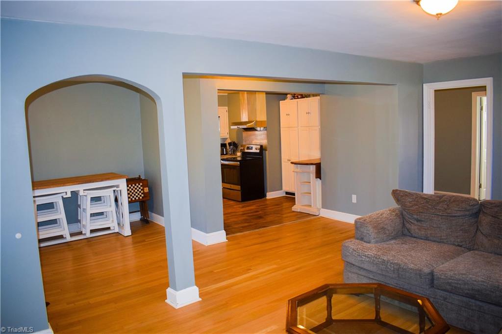 402 Oakview Road