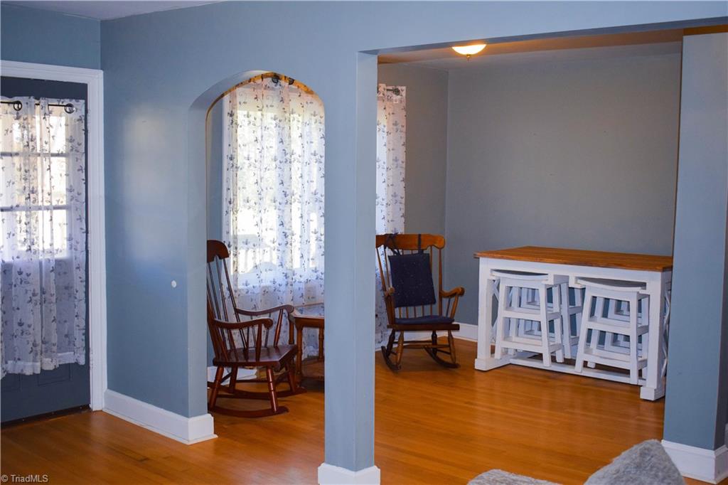 402 Oakview Road