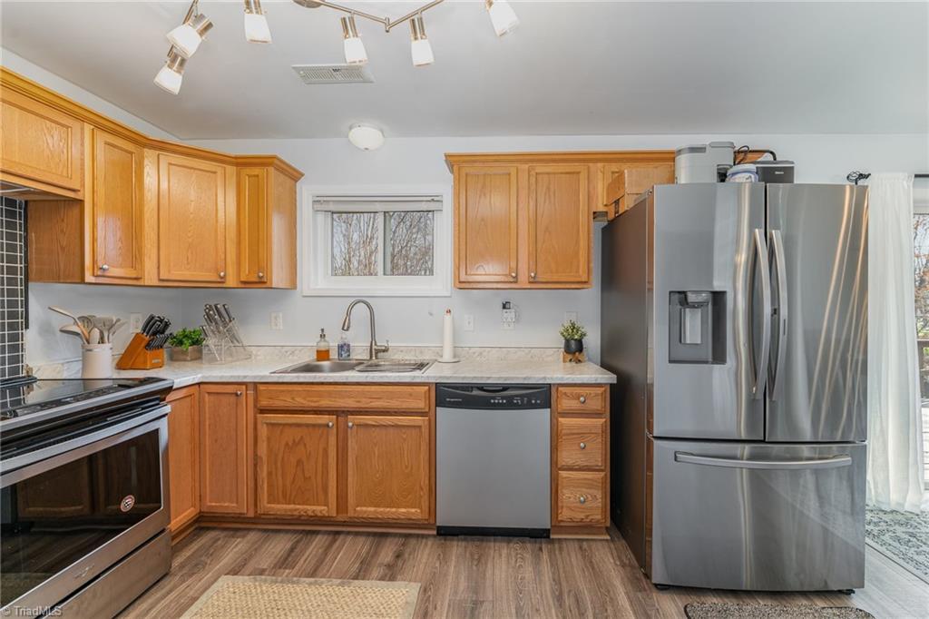 3624 Lakeshore Drive