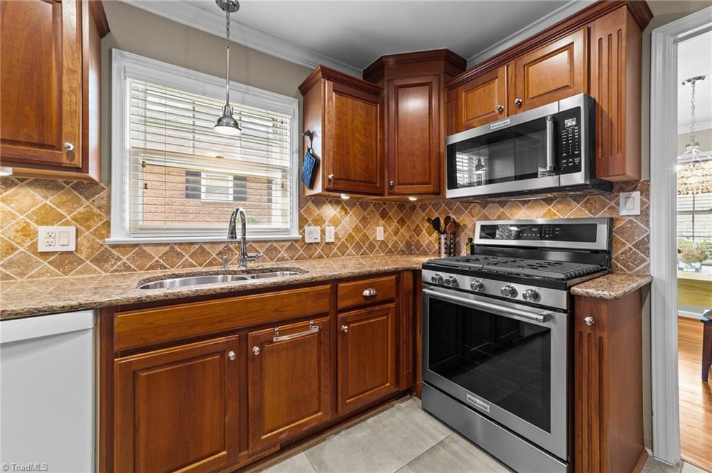 2801 Northampton Drive