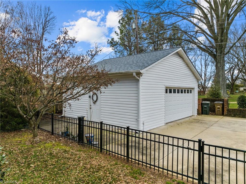 2801 Northampton Drive