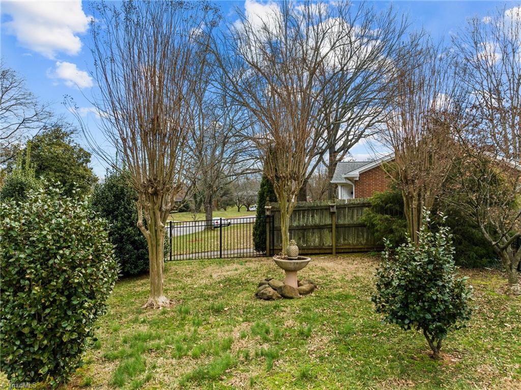 2801 Northampton Drive