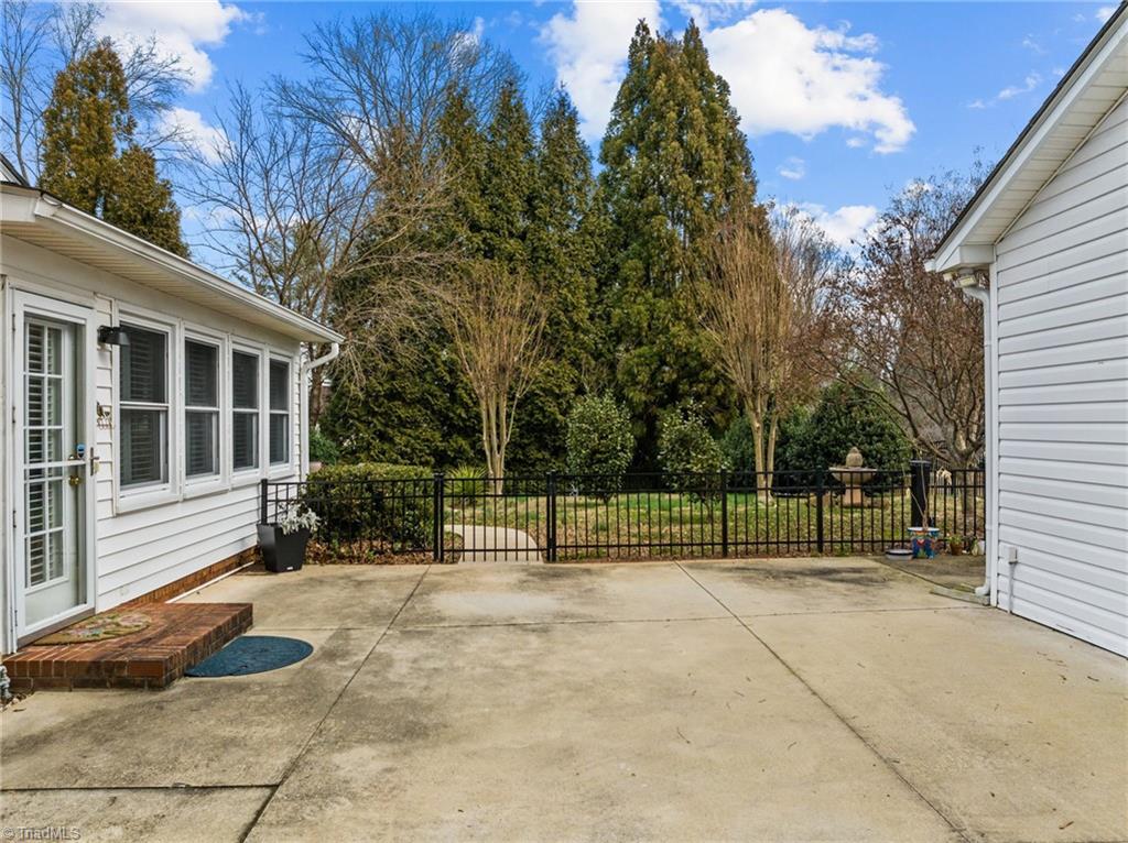 2801 Northampton Drive