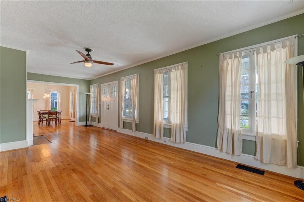 406 W Bessemer Avenue