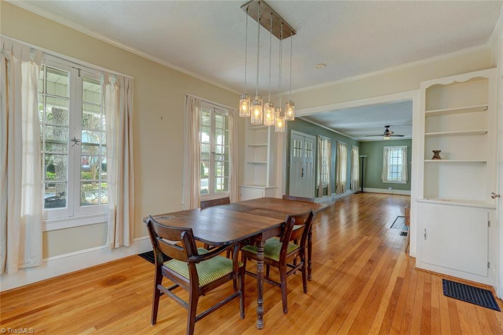 406 W Bessemer Avenue