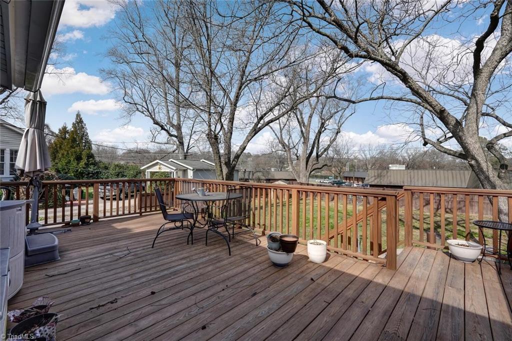 406 W Bessemer Avenue