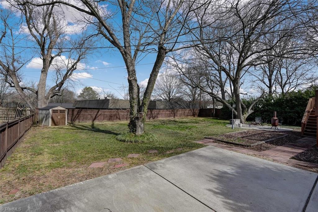 406 W Bessemer Avenue