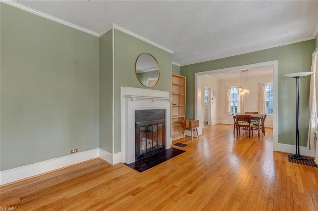 406 W Bessemer Avenue
