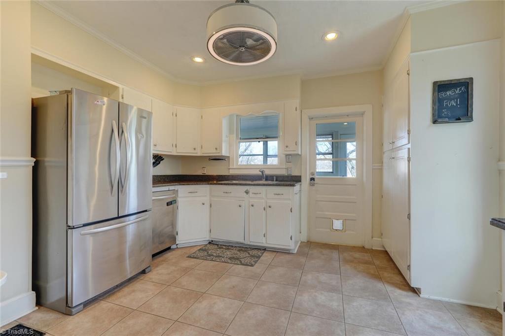 406 W Bessemer Avenue