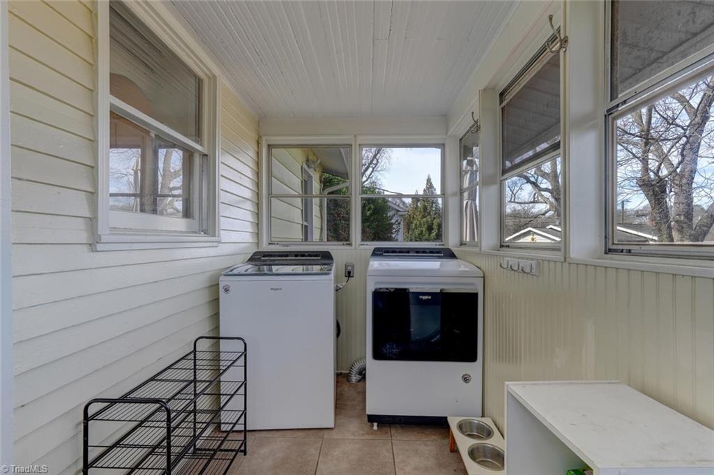 406 W Bessemer Avenue