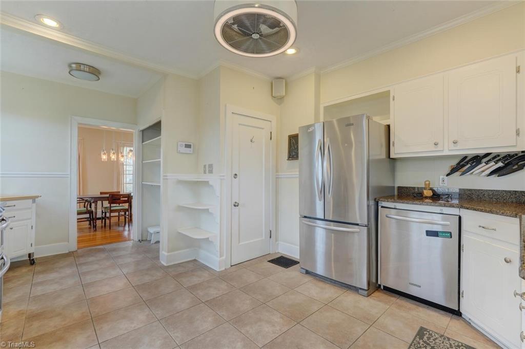 406 W Bessemer Avenue