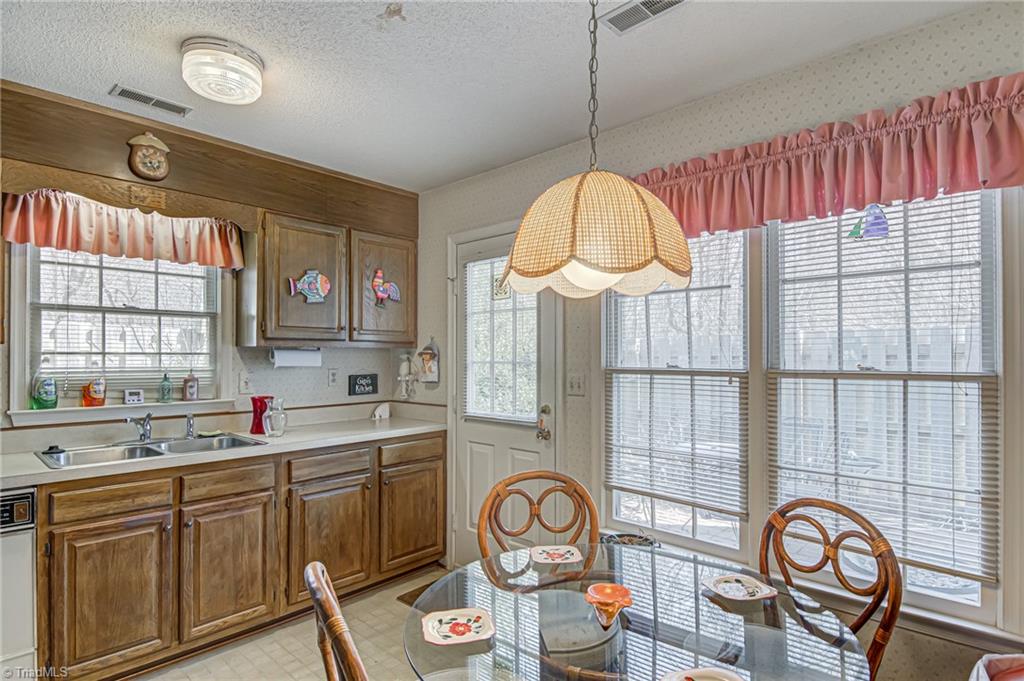 2520 Cottage Place
