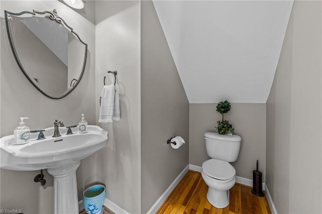 6107 Colwyn Court