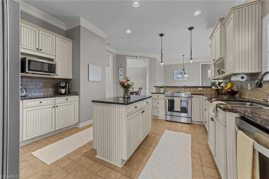 6107 Colwyn Court