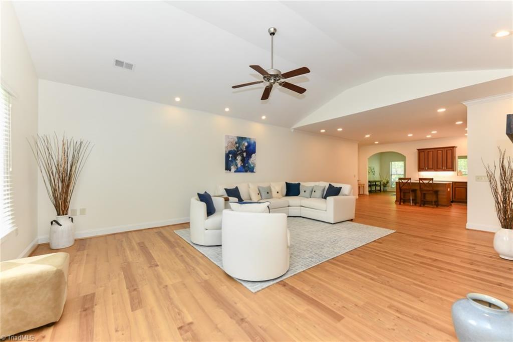 7 Annalisa Drive