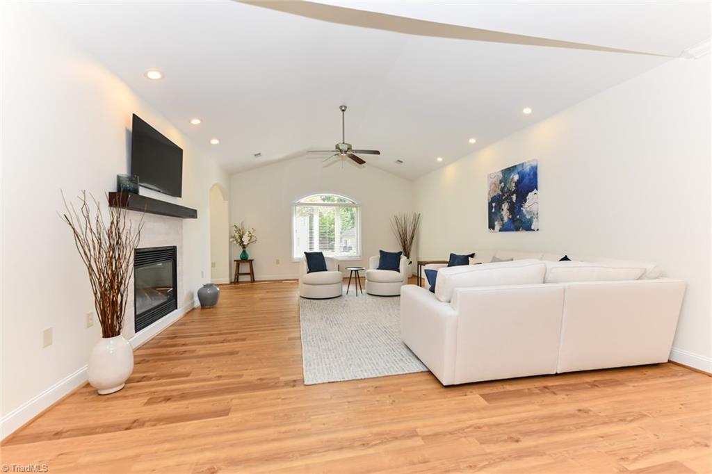 7 Annalisa Drive