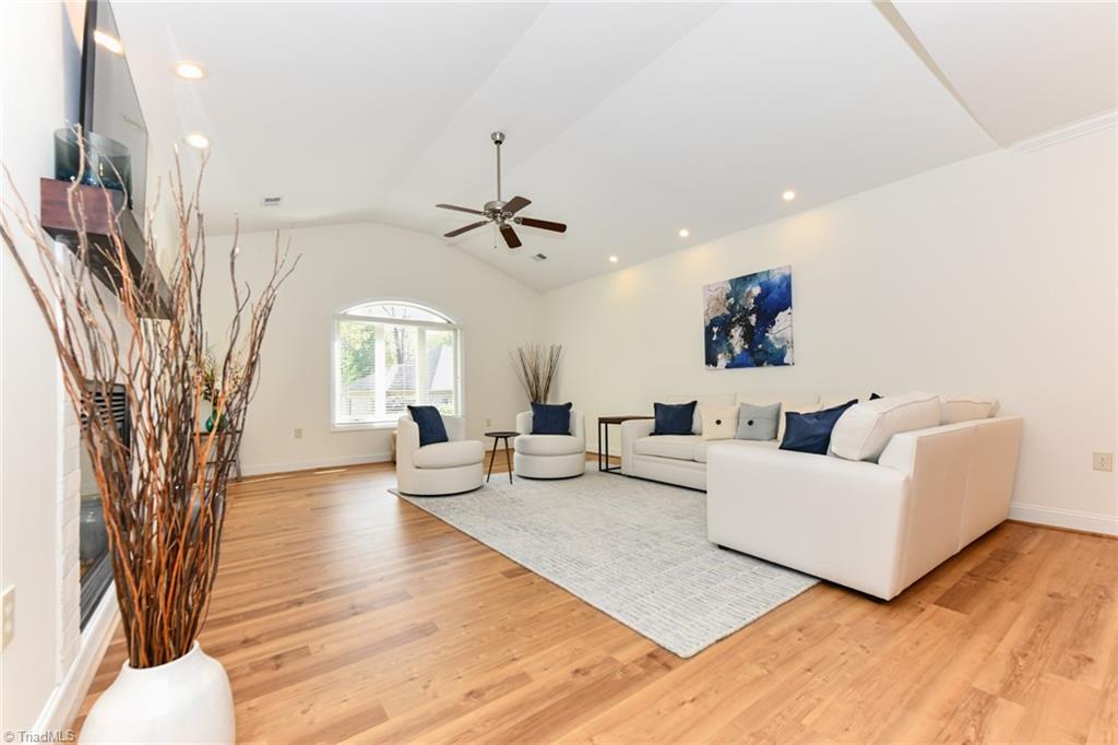 7 Annalisa Drive