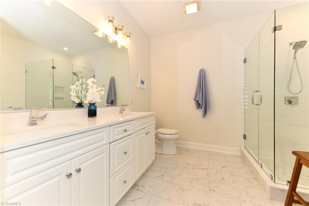 7 Annalisa Drive