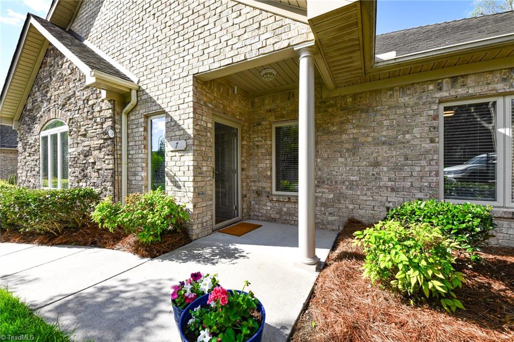 7 Annalisa Drive