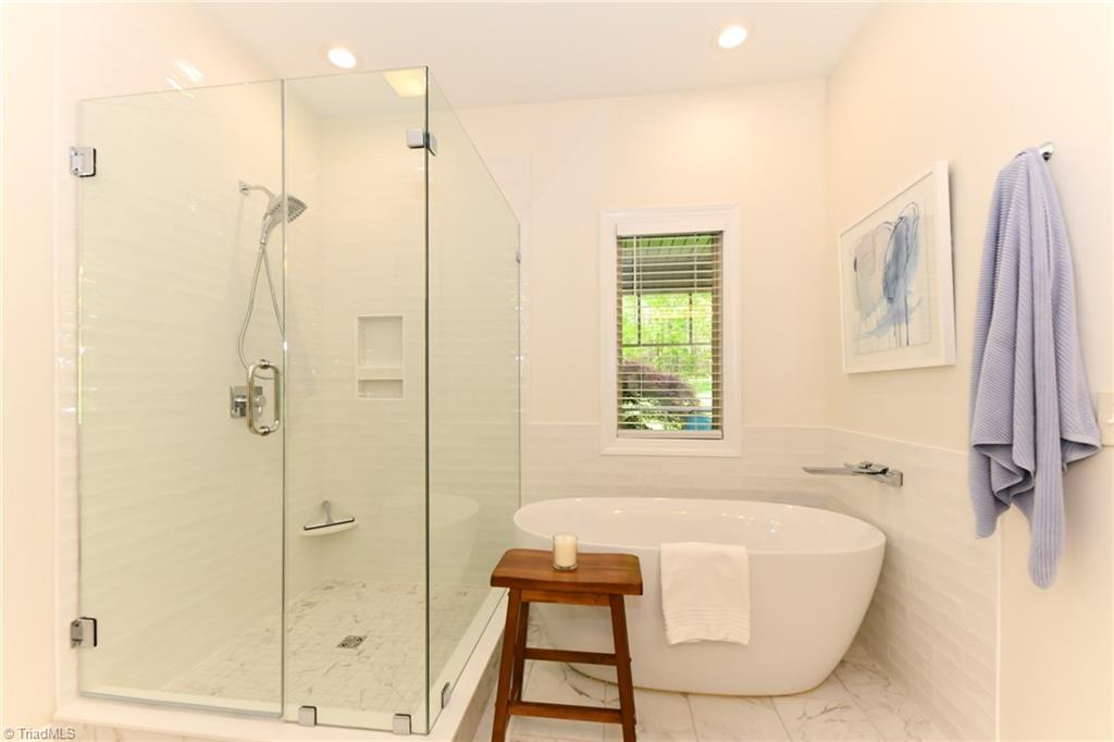 7 Annalisa Drive