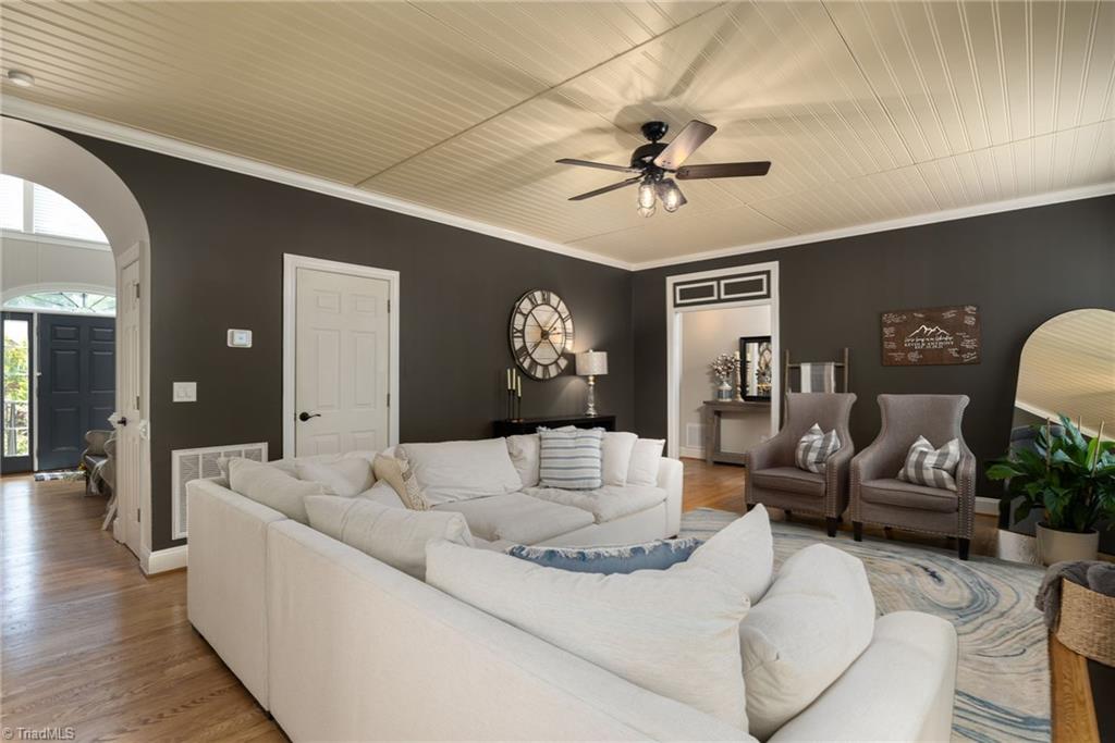 2551 King William Drive