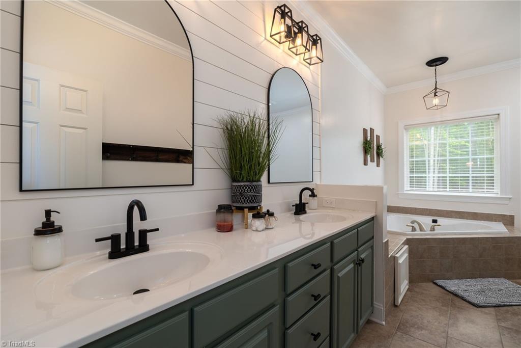 2551 King William Drive