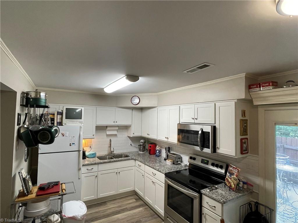 570 Brookside Court