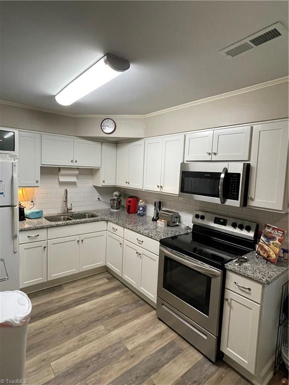 570 Brookside Court