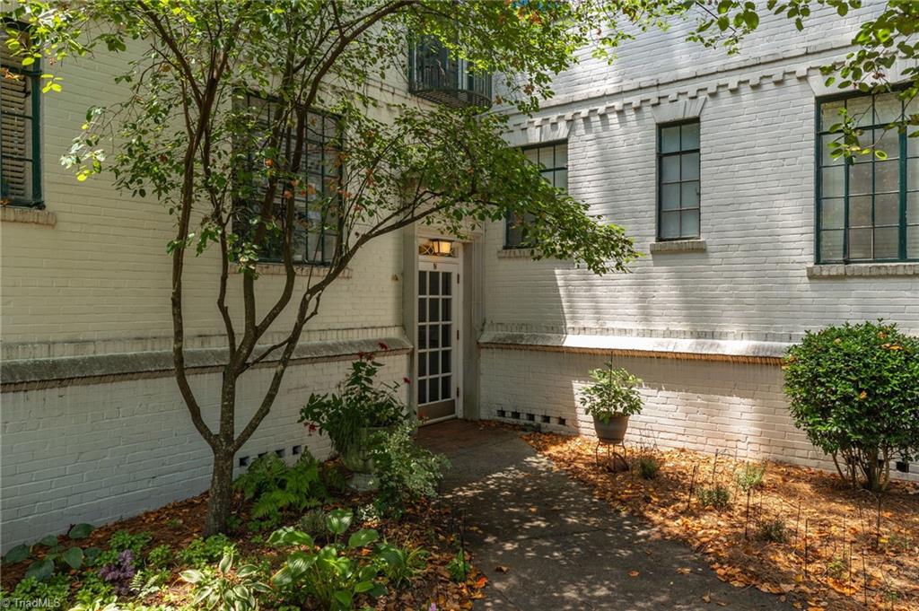 1700 N Elm Street # N5