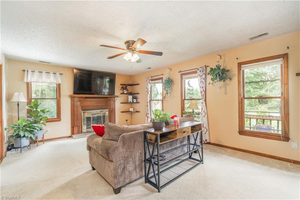 1141 Ridgecliff Drive