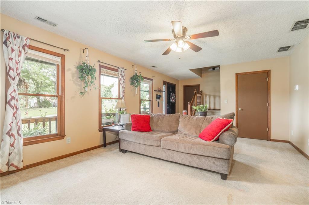 1141 Ridgecliff Drive