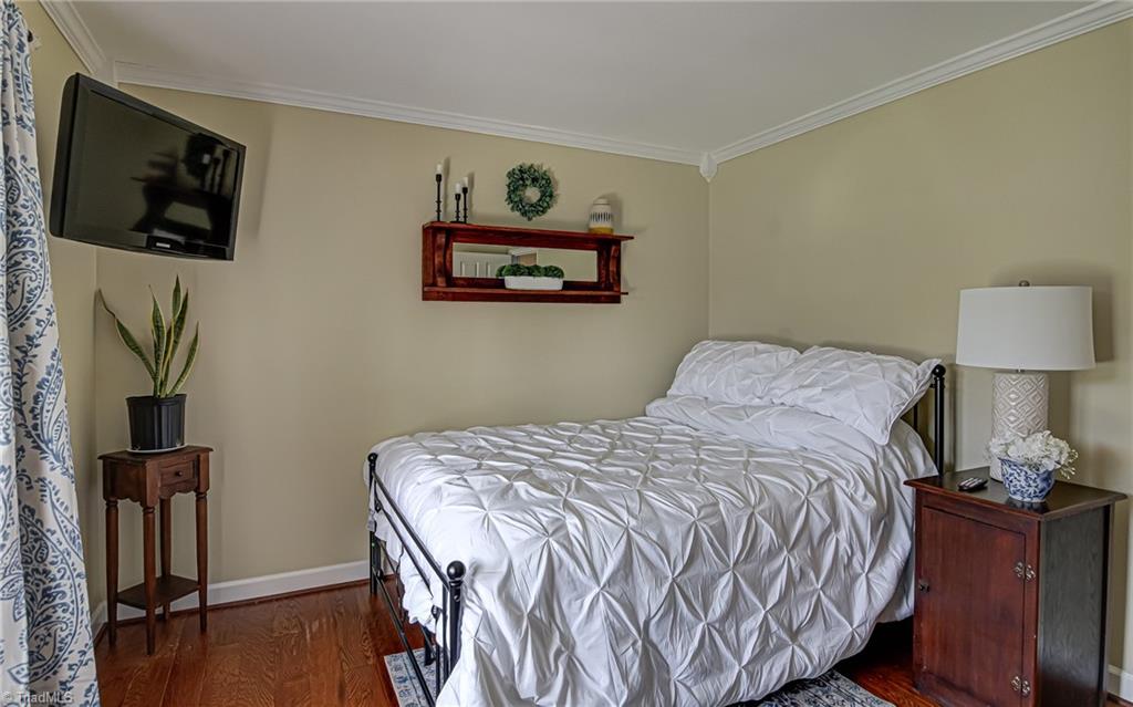 125 Greenturf Drive, Winston-Salem